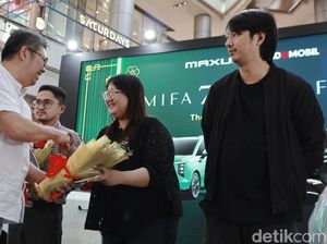 Maxus Serahkan 45 Unit Mobil Listrik MIFA 7 dan MIFA 9 ke Konsumen