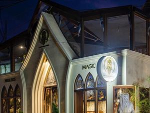 Merlin Magic Bali, Restoran dengan Nuansa Dunia Sihir di Ubud Merlin Magic Bali, Restoran dengan Nuansa Dunia Sihir di Ubud