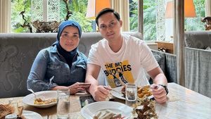 Ini Potret Muzdalifah Saat Makan Bareng Suami dan Jualan Camilan