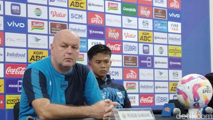 Pelatih Persib Bandung Bojan Hodak