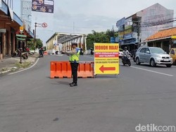 Fondasi Jembatan Cipager Cirebon Tergerus Banjir, Arus Lalin Dilaihkan