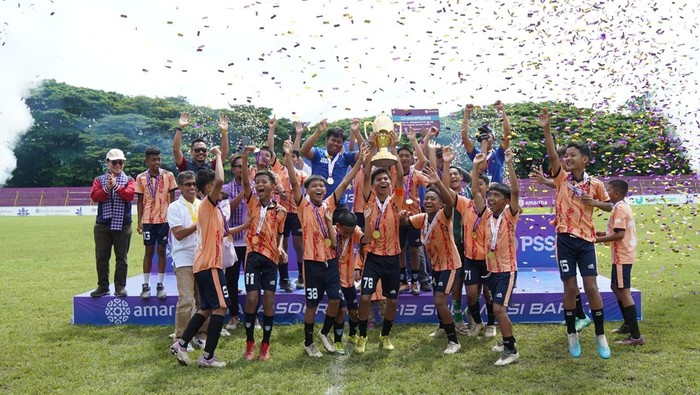 Piala Soeratin U-13 di Sulawesi Barat telah tuntas. SSB Mitra Manakarra menjadi juara dan berhak maju ke putaran nasional.