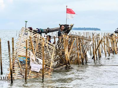 Penampakan Pagar Laut Misterius di Tangerang saat Dibongkar