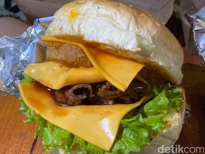 Puas Makan Burger Rp 25 Ribuan yang Toppingnya Lumer di Bekasi!