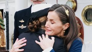 Momen Haru Ratu Spanyol Melepas Putrinya untuk Pelatihan Militer Angkatan Laut