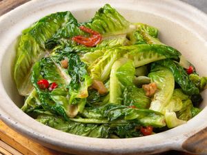 Resep Tumis Cos Lettuce yang Segar dan Gurih Pedas Resep Tumis Cos Lettuce yang Segar dan Gurih Pedas