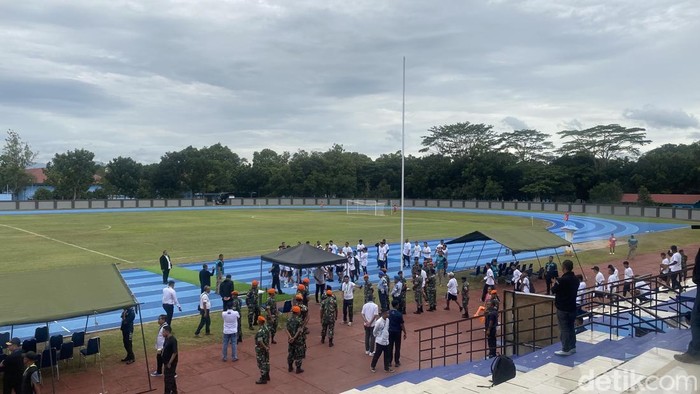 Suasana laga lanjutan Deltras FC vs Persibo yang batal digelar di Stadion Sasana Krida AAU, Berbah, Sleman, DIY, Sabtu (18/1/2025).