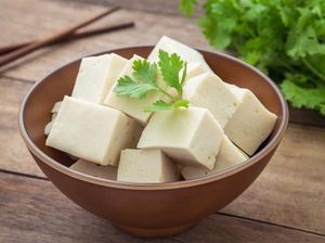 Makan Tahu Setiap Hari, Ini Manfaat dan Efek Sampingnya Makan Tahu Setiap Hari, Ini Manfaat dan Efek Sampingnya