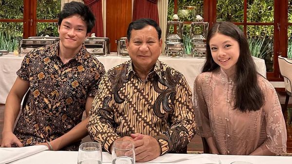 Azka Corbuzier Cicip Kopi Daun Bawang hingga Makan Bareng Prabowo
