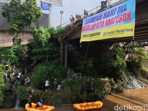 Upaya Membasmi Sampah dari Sungai Terpanjang di Garut
