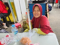 Cerita Elfira Raup Cuan Jual Salad Sayur di CFD, 1 Jam Ludes 150 Porsi