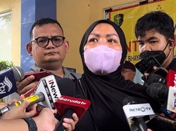 Video: Tangis Ibu yang Anaknya Hilang di Kebakaran Glodok Plaza