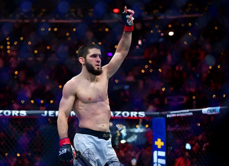 Islam Makhachev Ukir Sejarah Ganda di UFC 322 Setelah Taklukkan Jack