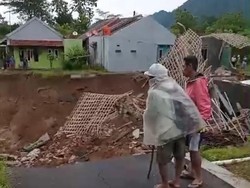 3 Rumah di Kuningan Hancur Tergerus Longsor