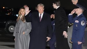 Foto: Melania Trump Jelang Jadi Ibu Negara Lagi, Pakai Baju Label Kontroversial