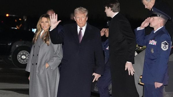 Foto: Melania Trump Jelang Jadi Ibu Negara Lagi, Pakai Baju Label Kontroversial