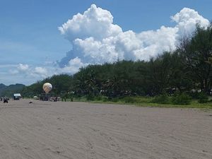 Pesona Pantai Kembar Kebumen, Rekreasi Sambil Wisata Edukasi Penyu