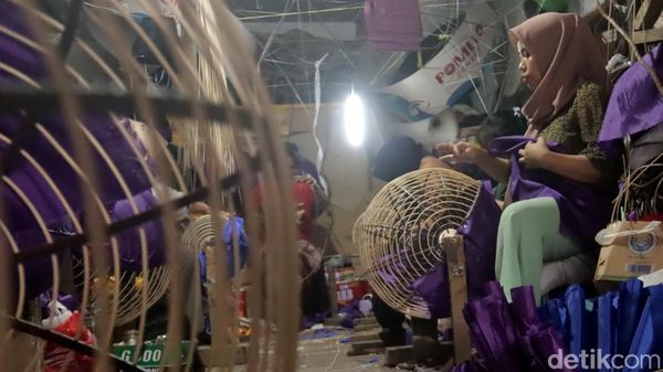 Lampion dan Berkah Warga Bandung Menjelang Imlek