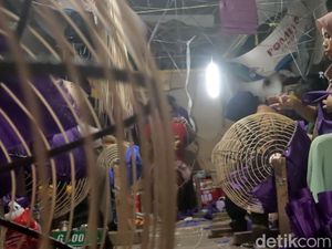 Lampion dan Berkah Warga Bandung Menjelang Imlek