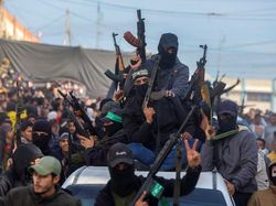 Hamas Muncul untuk Rayakan Gencatan Senjata di Gaza, Begini Momennya
