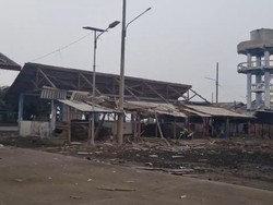 Puting Beliung Sapu Pesisir Lekok Pasuruan, Bangunan hingga Pohon Ambruk