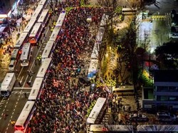 Penahanan Presiden Korsel Diperpanjang, Pendukungnya Serbu Pengadilan