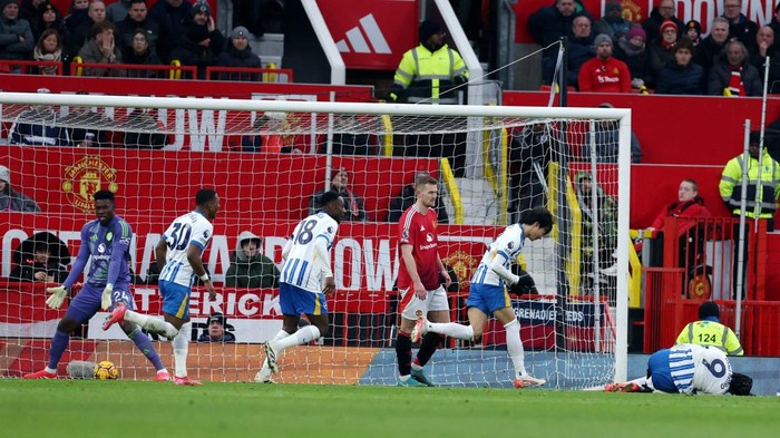 Soccer Football - Premier League - Manchester United v Brighton & Hove Albion - Old Trafford, Manchester, Britain - January 19, 2025 Brighton & Hove Albions Kaoru Mitoma celebrates scoring their second goal REUTERS/Phil Noble EDITORIAL USE ONLY. NO USE WITH UNAUTHORIZED AUDIO, VIDEO, DATA, FIXTURE LISTS, CLUB/LEAGUE LOGOS OR LIVE SERVICES. ONLINE IN-MATCH USE LIMITED TO 120 IMAGES, NO VIDEO EMULATION. NO USE IN BETTING, GAMES OR SINGLE CLUB/LEAGUE/PLAYER PUBLICATIONS. PLEASE CONTACT YOUR ACCOUNT REPRESENTATIVE FOR FURTHER DETAILS..
