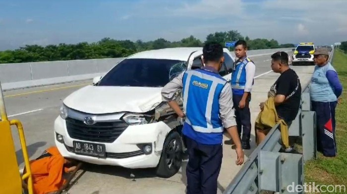 Sopir Truk Dikeroyok Pengendara Mobil Usai Kecelakaan di Tol Magetan