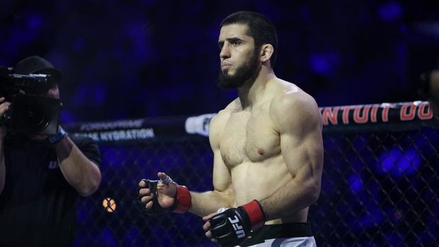  Islam Makhachev of Russia looks on prior to his lightweight title fight during UFC 311 at Intuit Dome on January 18, 2025 in Inglewood, California.   Harry How/Getty Images/AFP (Photo by Harry How / GETTY IMAGES NORTH AMERICA / Getty Images via AFP)