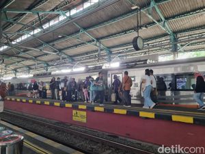 Video: Suasana Mudik Mulai Terasa di Stasiun Tugu Jogja Video: Suasana Mudik Mulai Terasa di Stasiun Tugu Jogja