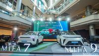 Tampang Mobil Listrik MIFA 7 dan MIFA 9 yang Diserahkan ke Konsumen