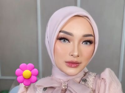 7 Gaya Zaskia Gotik di 7 Bulanan Kehamilan, Manglingi Dengan Riasan Flawless