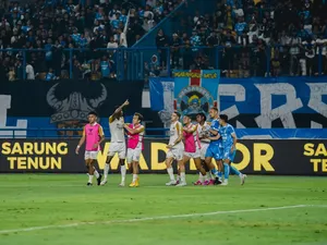Perlawanan Dewa United untuk Rasisme di GBLA Perlawanan Dewa United untuk Rasisme di GBLA