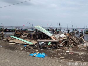 116 Bangunan di Pasuruan Rusak Dampak Puting Beliung 116 Bangunan di Pasuruan Rusak Dampak Puting Beliung