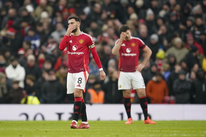Manchester Uniteds Bruno Fernandes, left, and Harry Maguire react after Brighton scored its side third goal during the English Premier League soccer match between Manchester United and Brighton and Hove Albion, at the Old Trafford stadium in Manchester, England, Sunday, Jan. 19, 2025. (AP Photo/Dave Thompson)