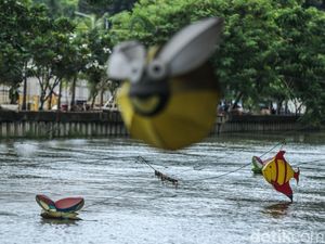 Duh, Hiasan Lampu di Kalimalang Bekasi Rusak
