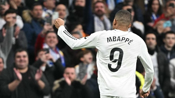Real Madrids French forward #09 Kylian Mbappe celebrates scoring his teams third goal during Spanish league football match between Real Madrid CF and UD Las Palmas at the Santiago Bernabeu stadium in Madrid on January 19, 2025. (Photo by JAVIER SORIANO / AFP)