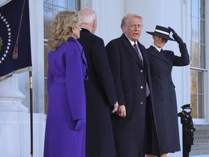 Momen Donald Trump-Joe Biden Satu Mobil Naik The Beast