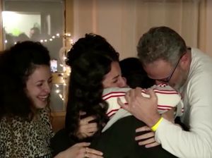 Video: Haru Bahagia 3 Sandera Israel Bertemu dengan Keluarganya