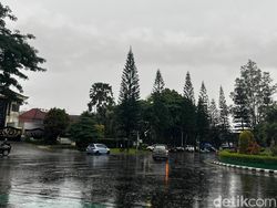 Cuaca Surabaya Hari Ini, Hampir Seluruh Wilayah Hujan Ringan