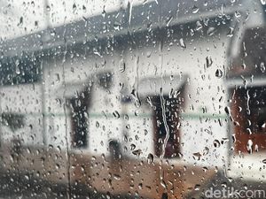 Masih Musim Kemarau, Kok Sejumlah Wilayah Jatim Diguyur Hujan Deras? Masih Musim Kemarau, Kok Sejumlah Wilayah Jatim Diguyur Hujan Deras?