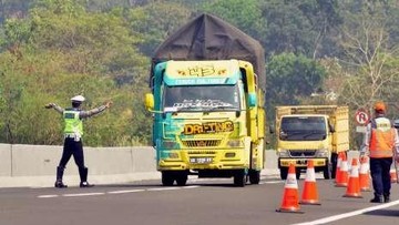 Tol Macet Saat Long Weekend? Pemerintah Turunkan Pasukan Pembatas Angkutan Barang!