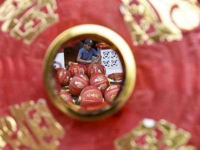 Jelang Imlek, Klenteng Hok Tek Bio Ciamis Memerah