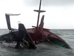 Kapal Bawa Ikan dari Belitung Pecah Usai Dihantam Ombak, Tim SAR Diterjunkan