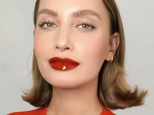 Foto: Padu padan Riasan dengan Lipstik Merah, Cocok untuk Makeup Imlek 2025