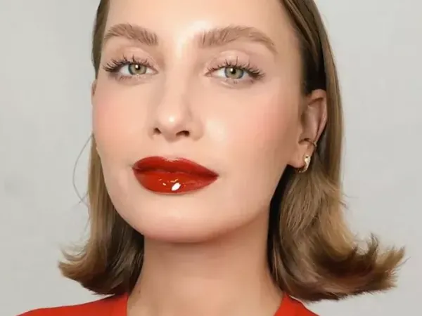 Foto: Padu padan Riasan dengan Lipstik Merah, Cocok untuk Makeup Imlek 2025