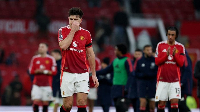 Soccer Football - Premier League - Manchester United v Brighton & Hove Albion - Old Trafford, Manchester, Britain - January 19, 2025 Manchester Uniteds Harry Maguire looks dejected after the match REUTERS/Phil Noble EDITORIAL USE ONLY. NO USE WITH UNAUTHORIZED AUDIO, VIDEO, DATA, FIXTURE LISTS, CLUB/LEAGUE LOGOS OR LIVE SERVICES. ONLINE IN-MATCH USE LIMITED TO 120 IMAGES, NO VIDEO EMULATION. NO USE IN BETTING, GAMES OR SINGLE CLUB/LEAGUE/PLAYER PUBLICATIONS. PLEASE CONTACT YOUR ACCOUNT REPRESENTATIVE FOR FURTHER DETAILS..