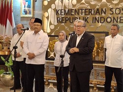 Video: Wamen Fahri Hamzah Temui Mensos, Bahas Penyelarasan Data