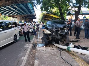 Kondisi Terkini Pesepeda Usai Ditabrak Mobil yang Jalan Sendiri dari Tol Kondisi Terkini Pesepeda Usai Ditabrak Mobil yang Jalan Sendiri dari Tol