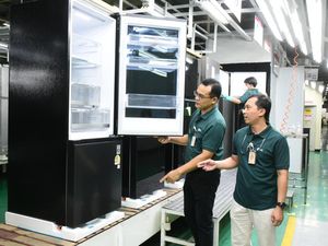 LG Produksi Perdana Kulkas Premium Bottom Freezer Ice Maker di Indonesia LG Produksi Perdana Kulkas Premium Bottom Freezer Ice Maker di Indonesia
